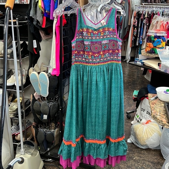 Keer Qiaowa Dresses & Skirts - Keer Qiaowa Boho Tribal Embroidered Sleeveless Midi Dress Size L